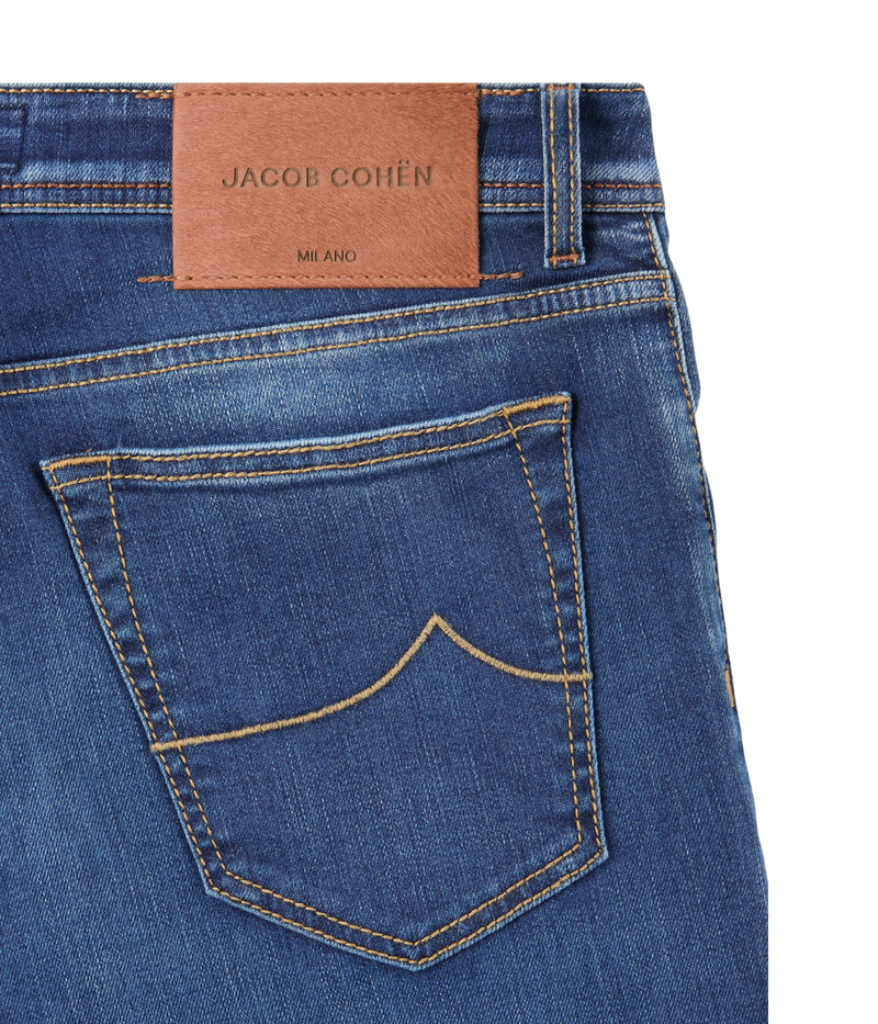 Jacob Cohën 5 PKT Slim Fit Bard Pant in Medium Blue – close-up of rear pocket stitching and refined denim texture.