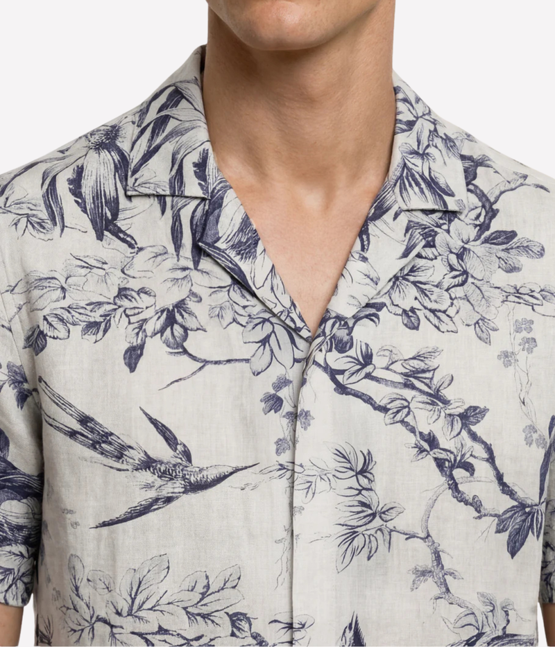 Orlebar Brown Maitan Linen Zephra Shirt in Aero Blue close-up of the Capri collar.