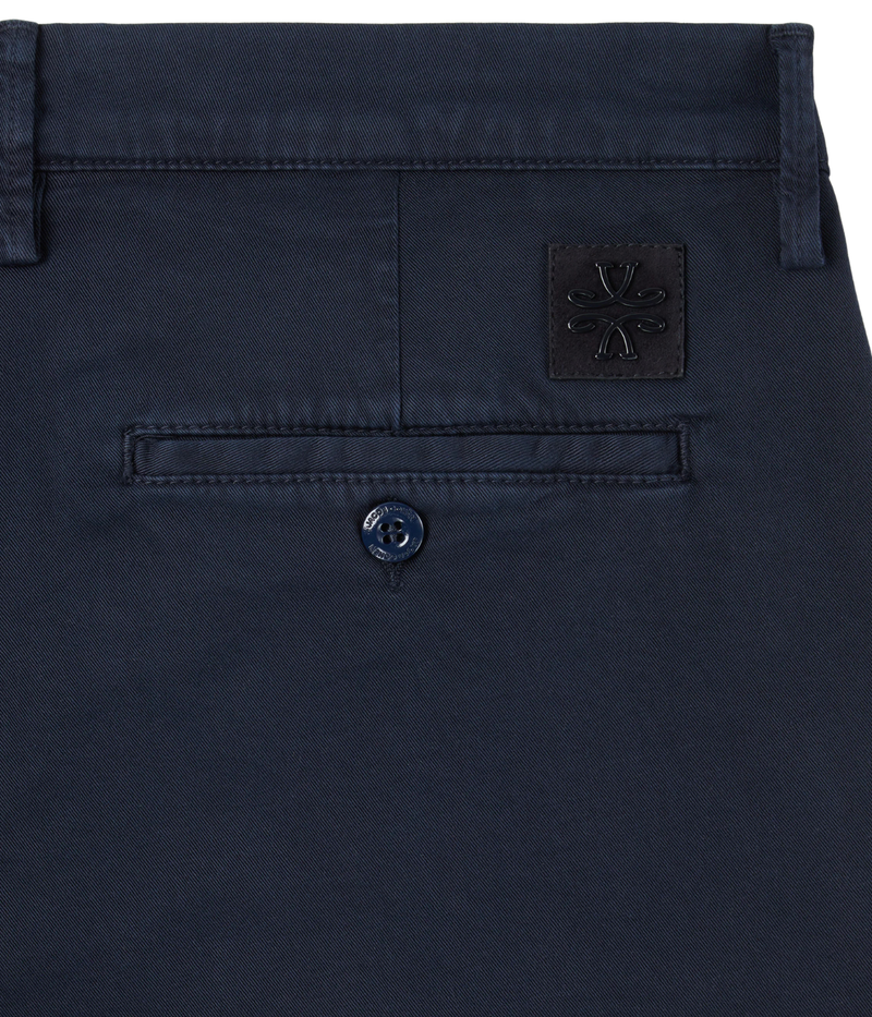 Jacob Cohen Pantalone Slim Fit Bobby in Navy Blue back closeup view featuring suede logo patch