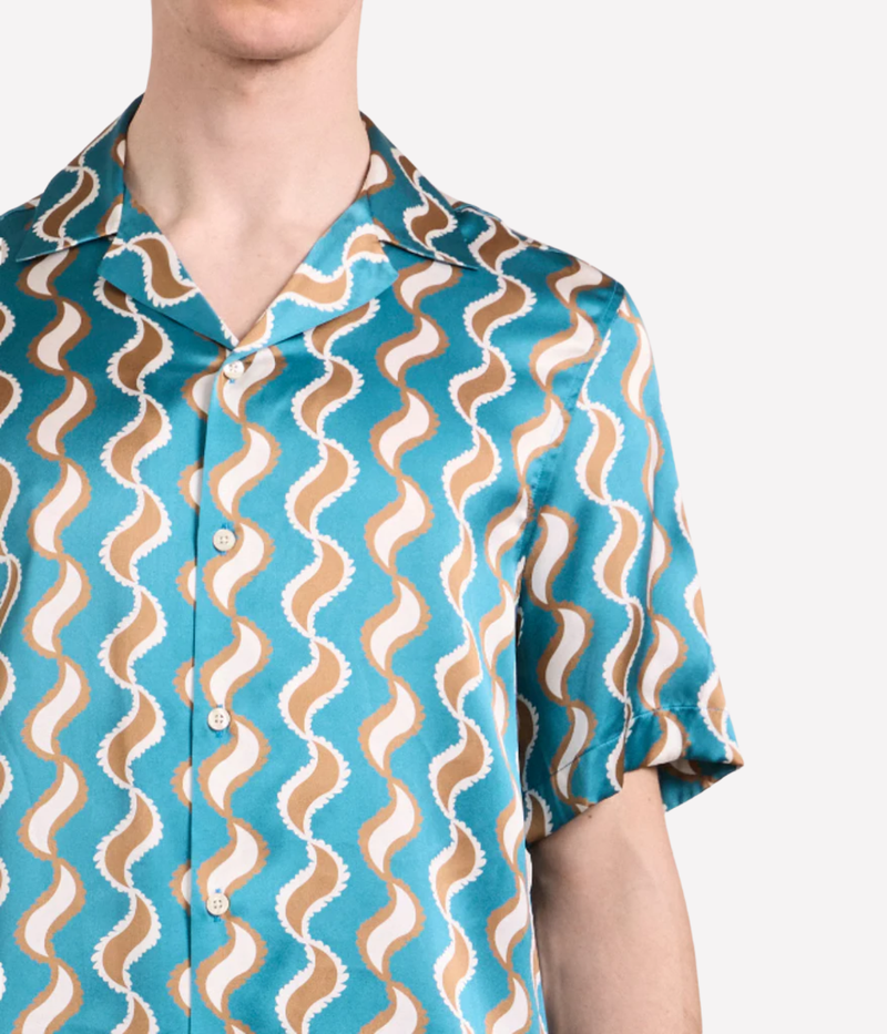 Frescobol Carioca Roberto Silk Shirt Short Sleeve Copacabana Paisley in Teal – Close Up Front View on Shoulder Line Printed Silk Camp Collar Shirt