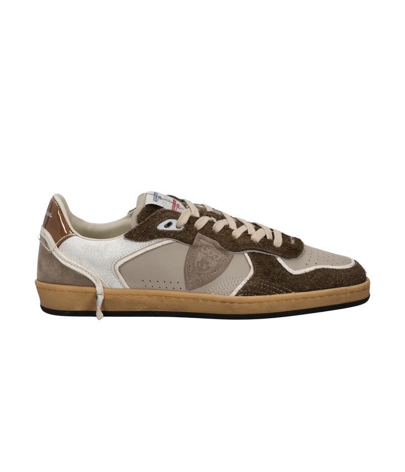 Philippe Model Pgal Low Man in Veau Mixage Event Mud Militair side view featuring leather and suede upper