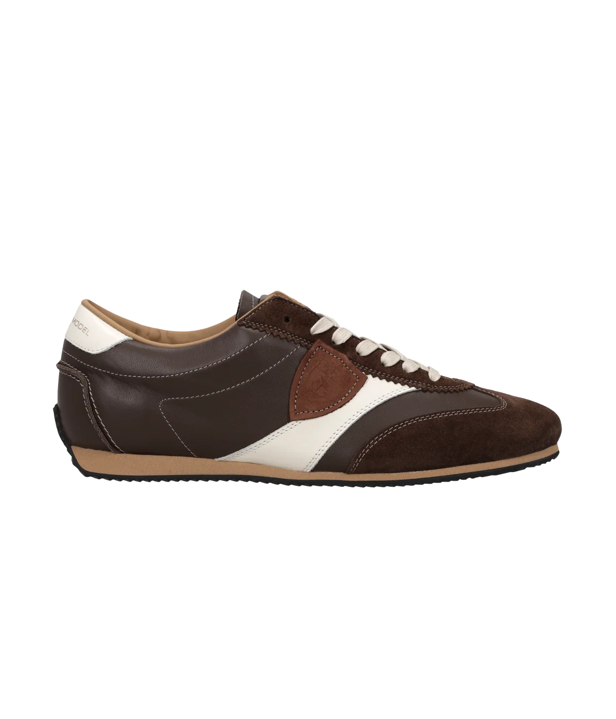 Philippe Model Planche Low Man in Veau Daim Marron side view featuring leather upper, suede inserts and embossed shield