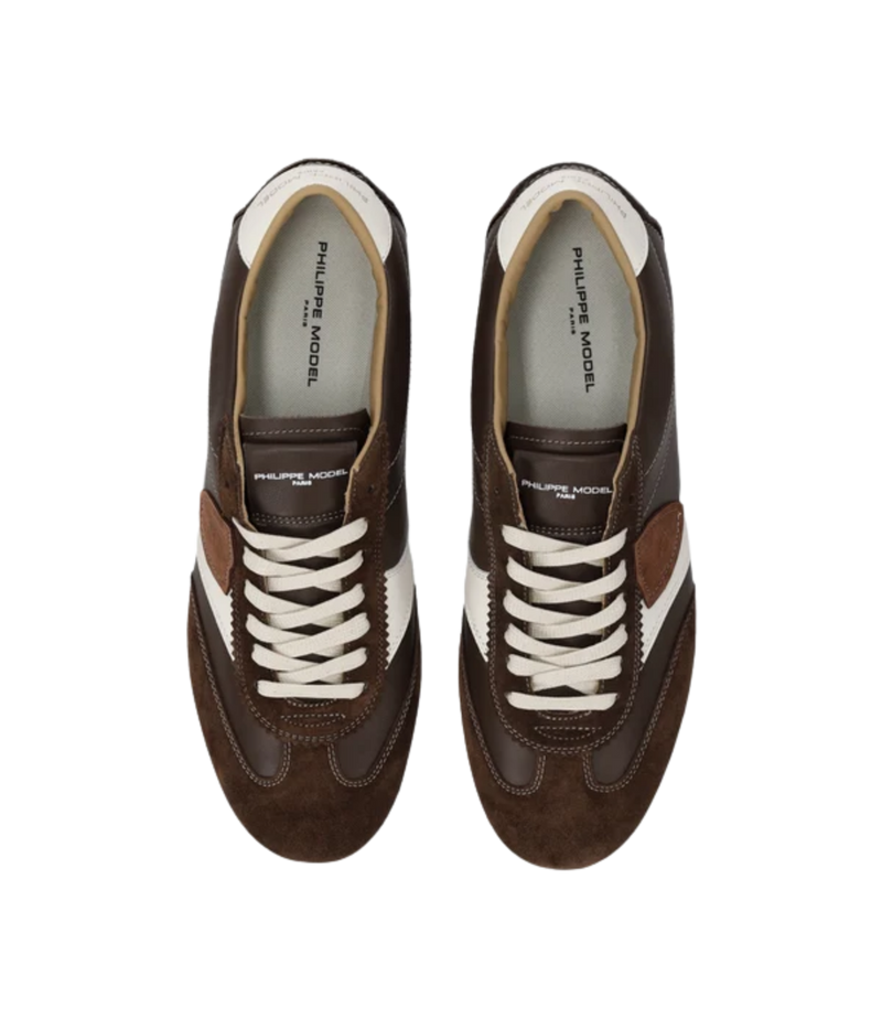Philippe Model Planche Low Man in Veau Daim Marron top view in pair featuring leather upper, suede inserts and embossed shield