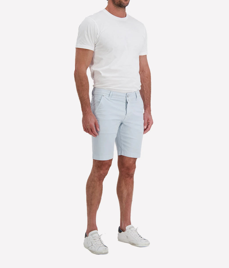 Jacob Cohën Lou Bermuda 5 PKT Slim Fit in Azure Suede Patch – Angled View Slim Fit Bermuda Shorts