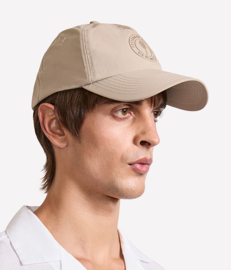 Artur Cap in Beige