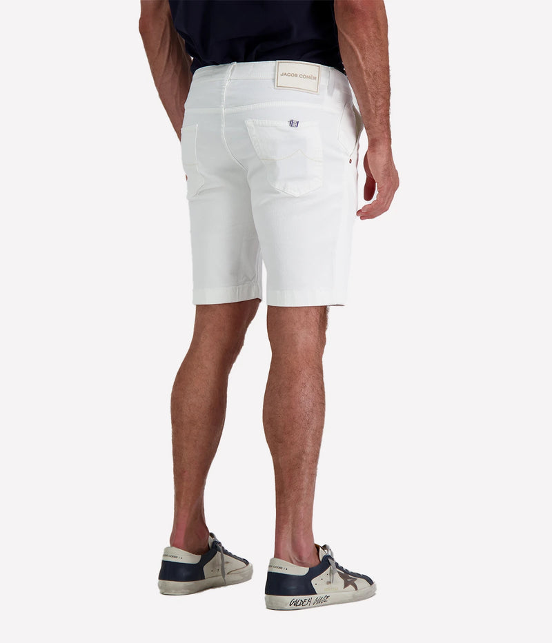 Jacob Cohen Lou Bermuda Shorts in a slim fit with a low waist, featuring a classic 5-pocket design and slant front pockets, crafted from a stretch cotton blend. Made in Italy.