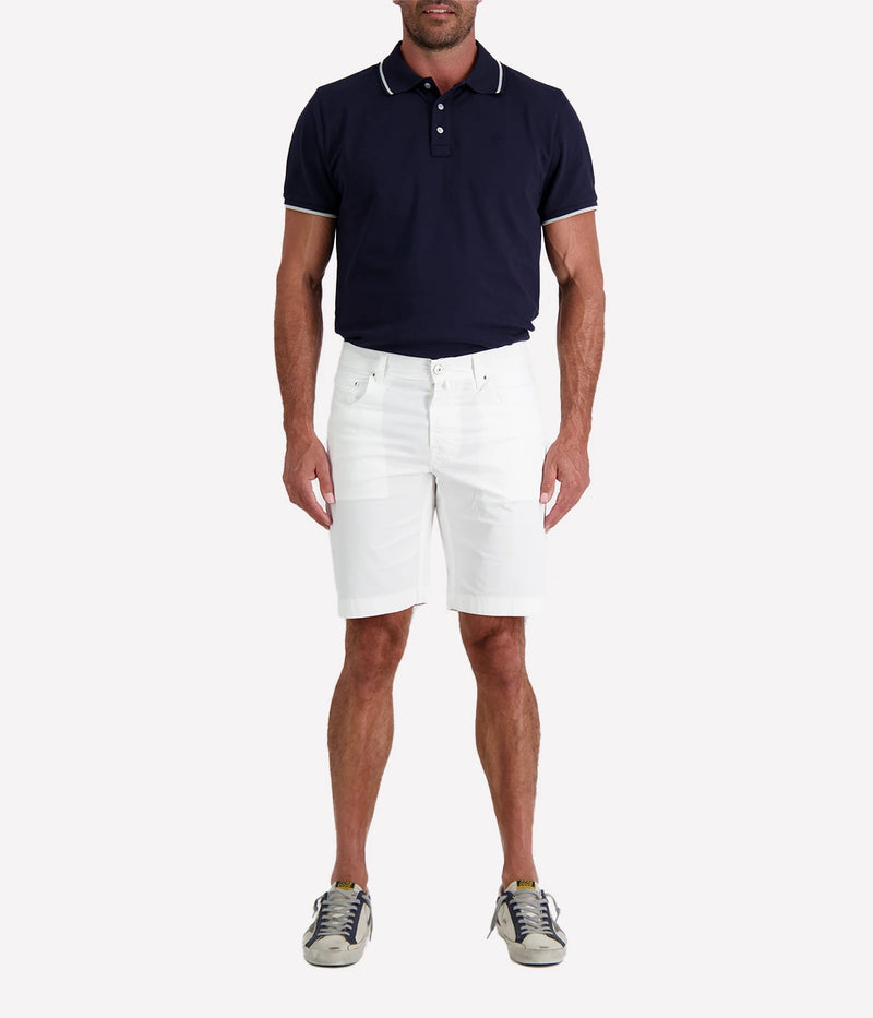 Jacob Cohen Nicolas Bermuda Shorts in a slim fit with a low waist, featuring a classic 5-pocket design. Made from a premium cotton blend with stretch for comfort. Made in Italy.