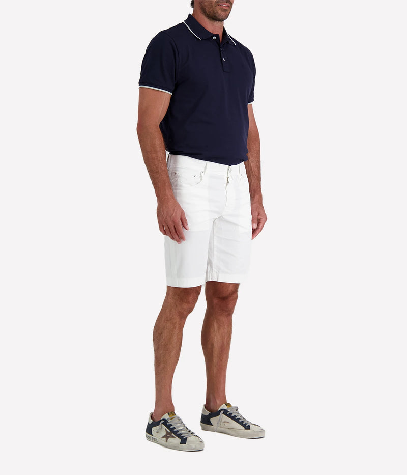 Jacob Cohen Nicolas Bermuda Shorts in a slim fit with a low waist, featuring a classic 5-pocket design. Made from a premium cotton blend with stretch for comfort. Made in Italy.