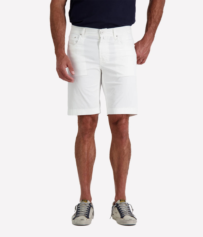 Jacob Cohen Nicolas Bermuda Shorts in a slim fit with a low waist, featuring a classic 5-pocket design. Made from a premium cotton blend with stretch for comfort. Made in Italy.