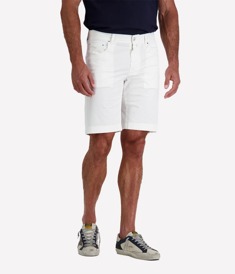 Jacob Cohen Nicolas Bermuda Shorts in a slim fit with a low waist, featuring a classic 5-pocket design. Made from a premium cotton blend with stretch for comfort. Made in Italy.