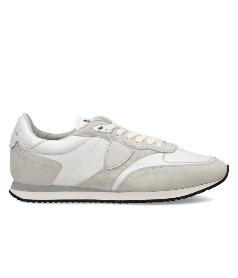Side view of Philippe Model Blville Low Man in Veau Daim Blanc showing the white leather upper, light grey suede details and tone-on-tone side insert