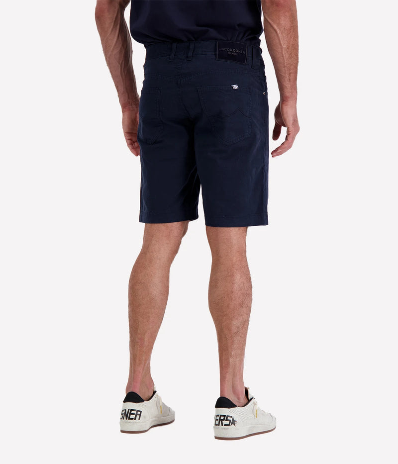 Jacob Cohen Nicolas Bermuda Shorts in a slim fit with a low waist, featuring a classic 5-pocket design. Made from a premium cotton blend with stretch for comfort. Made in Italy.