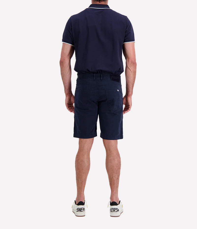 Jacob Cohen Nicolas Bermuda Shorts in a slim fit with a low waist, featuring a classic 5-pocket design. Made from a premium cotton blend with stretch for comfort. Made in Italy.