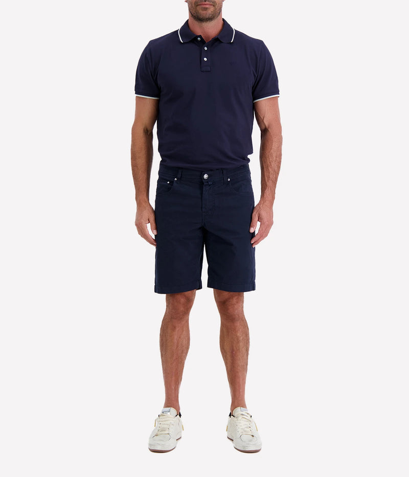 Jacob Cohen Nicolas Bermuda Shorts in a slim fit with a low waist, featuring a classic 5-pocket design. Made from a premium cotton blend with stretch for comfort. Made in Italy.
