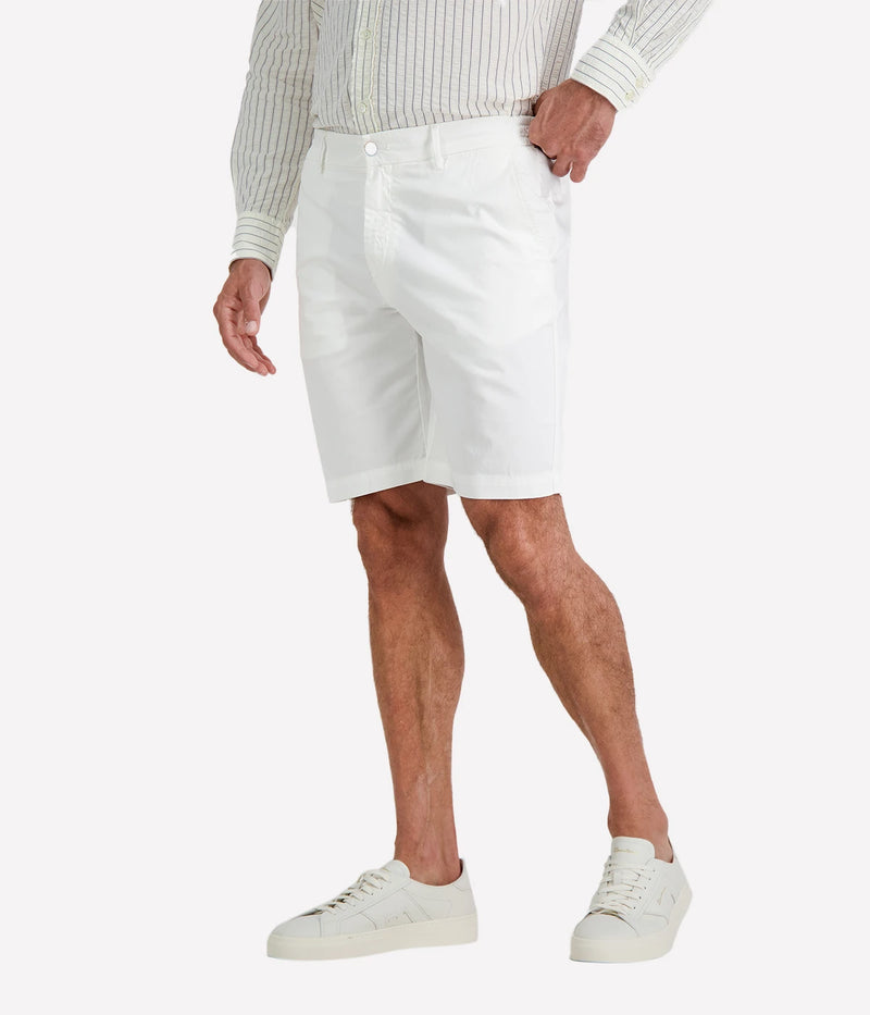 Bermuda Chino In White