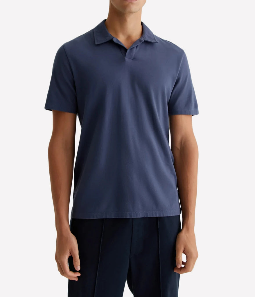 In a timeless blue shade, the Bryce Johnny Collar shirt is a classic short-sleeve polo tee with a relaxed neckline and pointed collar. Cut from 100% cotton, this soft and easy to wash & wear shirt is the perfect hybrid between a polo and t-shirt.  