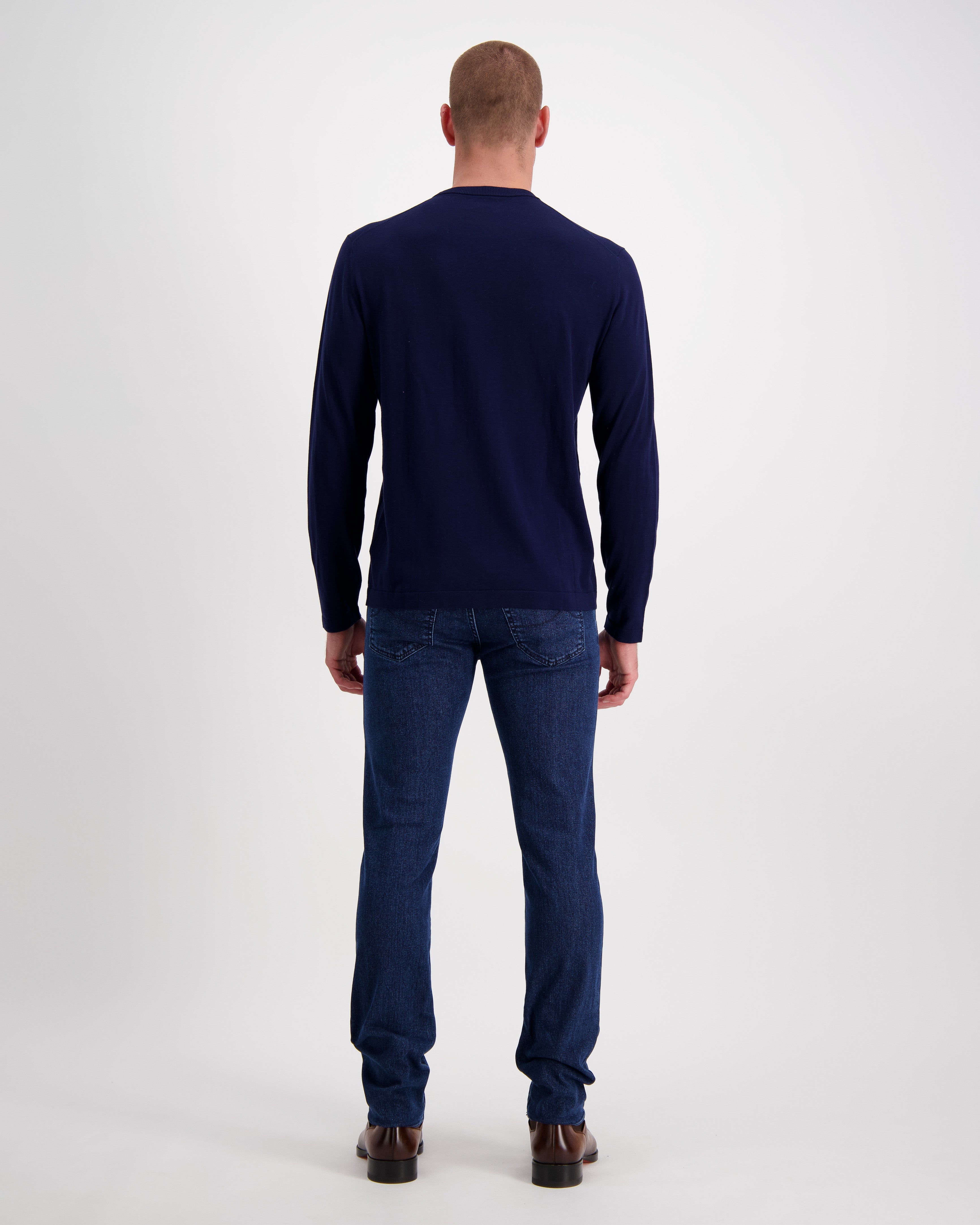 Gran Sasso long sleeve crewneck in 100% merino wool, durable and comfortable, perfect for any occasion, made in Italy