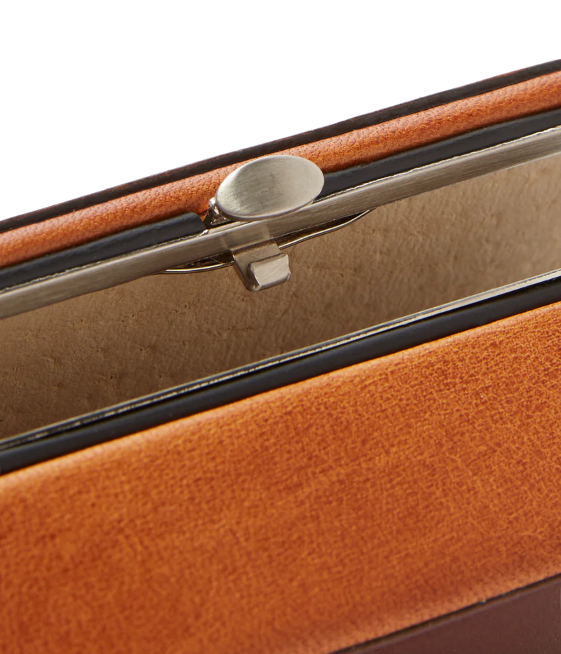 F. Hamman leather playing card set in cognac full-grain leather with suede lining and polished frame – luxury game accessory made in Germany.