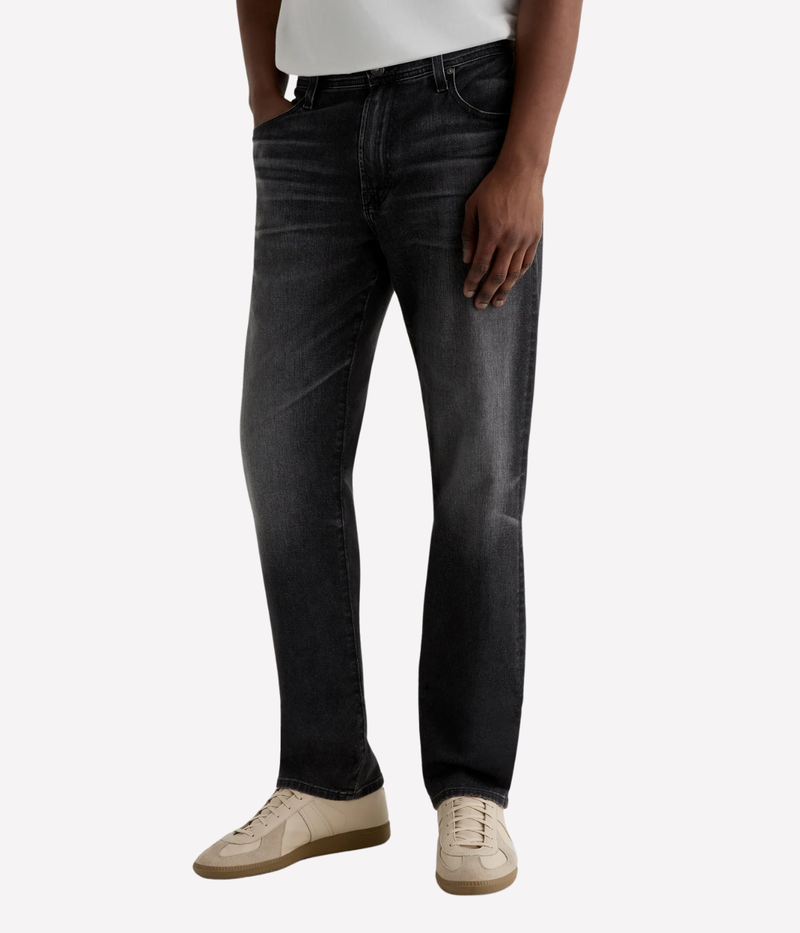 AG Everett jeans in black Cloud Soft Denim™ with a slim straight fit and tapered leg, offering a soft, structured look and everyday comfort.