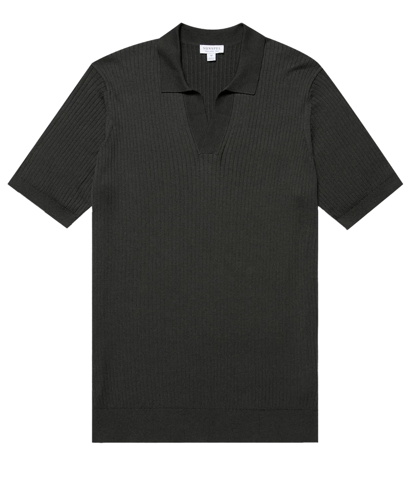 Men’s green cotton-silk knitted polo in a fine rib with a buttonless placket and slim fit—lightweight, refined, and ideal for smart layering.