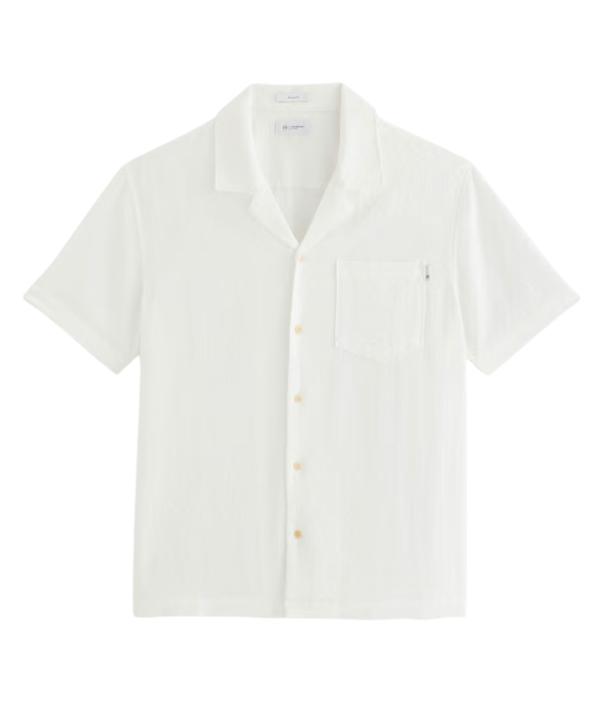 White short sleeve camp collar shirt made from lightweight cotton-linen blend with subtle dobby texture and chest pocket – the perfect refined summer shirt.