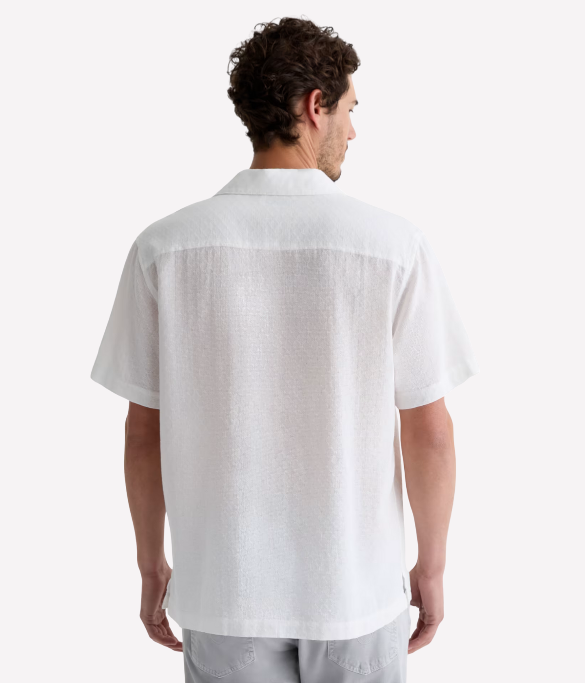 White short sleeve camp collar shirt made from lightweight cotton-linen blend with subtle dobby texture and chest pocket – the perfect refined summer shirt.