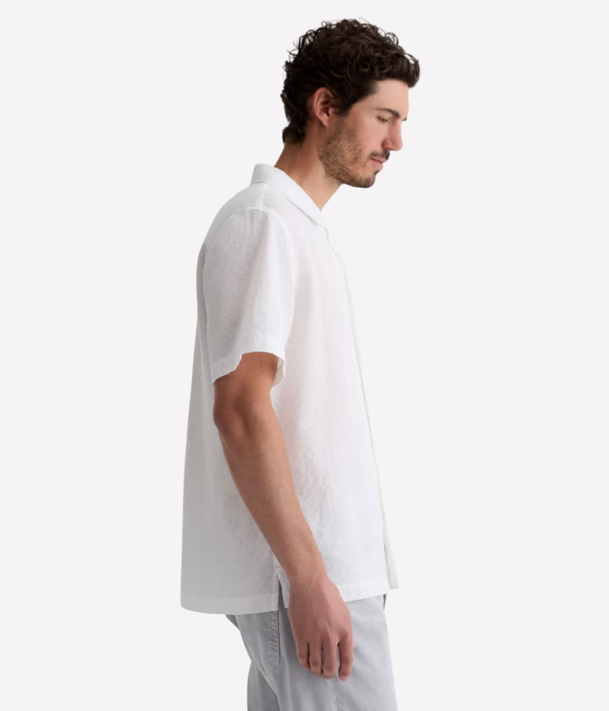 White short sleeve camp collar shirt made from lightweight cotton-linen blend with subtle dobby texture and chest pocket – the perfect refined summer shirt.