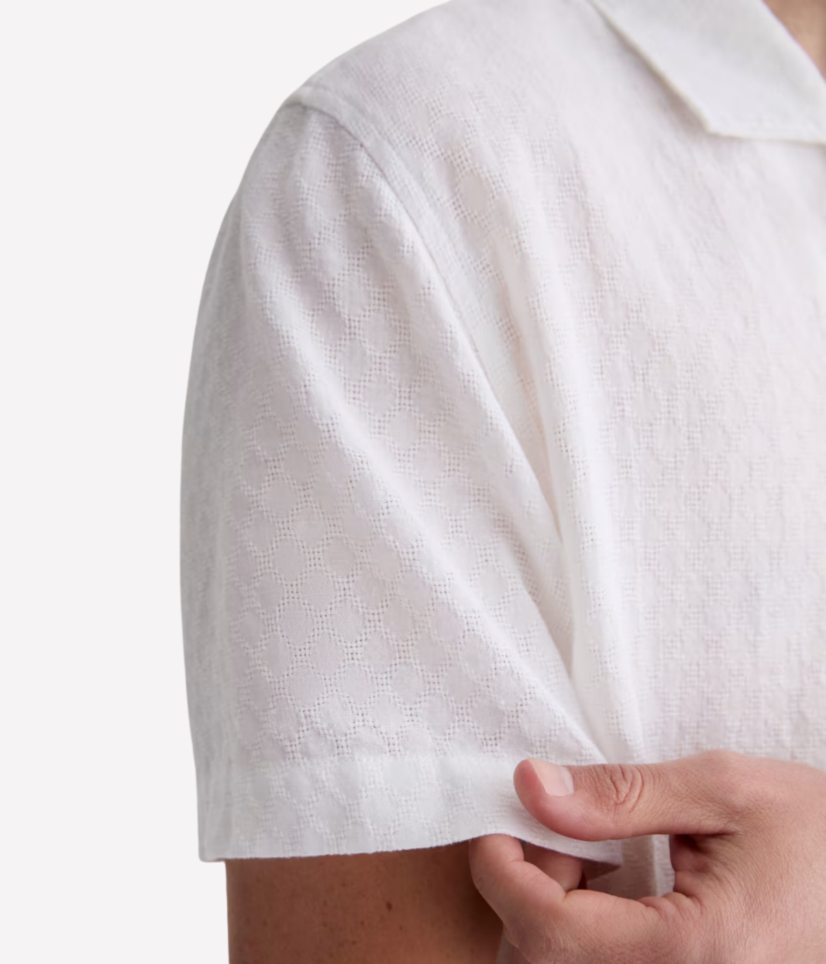 White short sleeve camp collar shirt made from lightweight cotton-linen blend with subtle dobby texture and chest pocket – the perfect refined summer shirt.