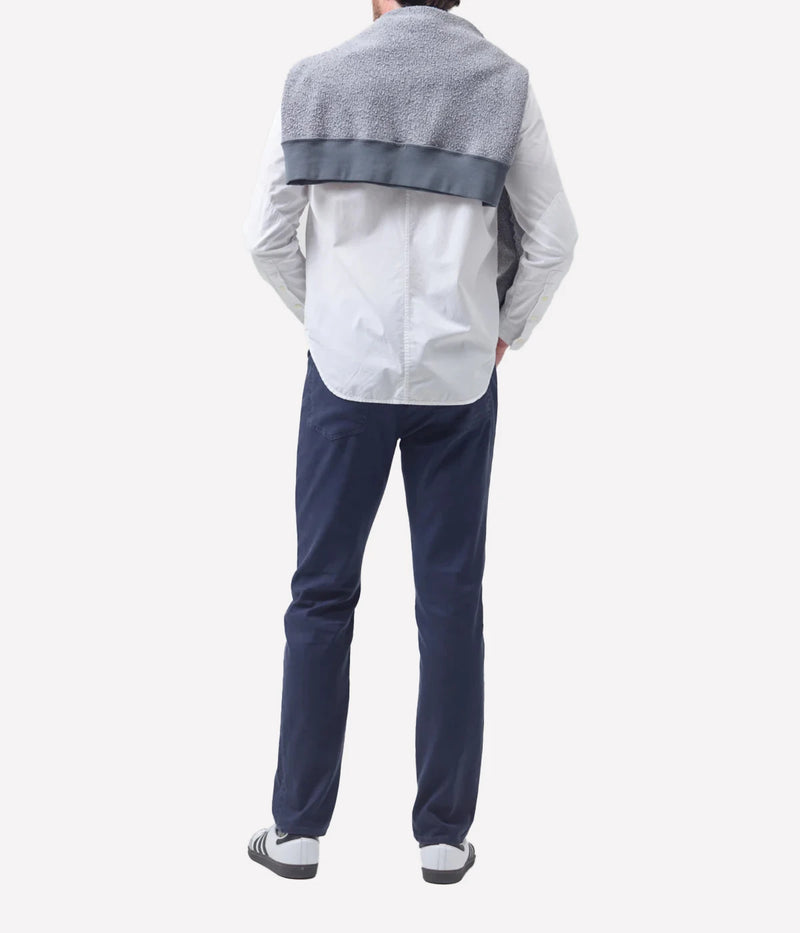 Men's slim straight linen pants, perfect for athletic builds, offering comfort and breathability with a tapered ankle.