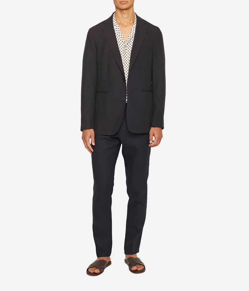 Men’s tailored linen blazer with slub texture, soft shoulders, and notched lapels—perfect for summer events and holiday dressing.