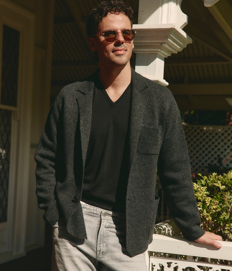 Black Gran Sasso extrafine merino wool V-neck sweater with fashion fit, made in Italy for lightweight layering and refined warmth