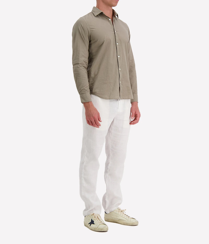 Side view of the Paul Woven Shirt by Hartford, showcasing the clean silhouette, chest pocket detail, and lightweight, breathable fabric. Designed with a regular fit, it provides both style and comfort for the modern man.