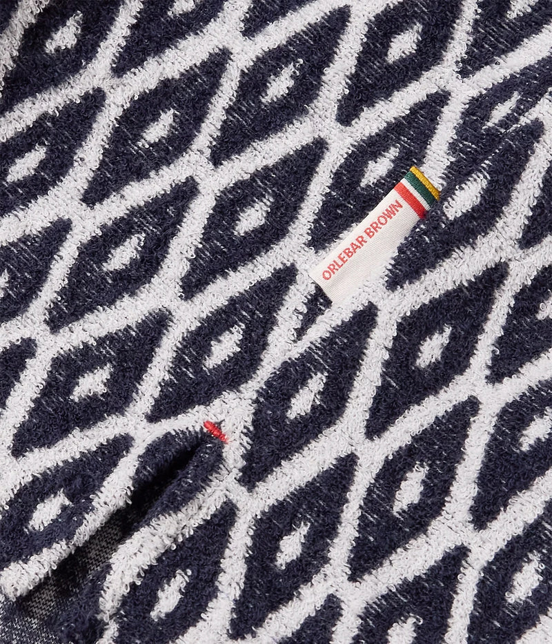 Navy short-sleeved jacquard geometric shirt in cotton towelling with Capri collar and relaxed fit – men’s beach club outfit