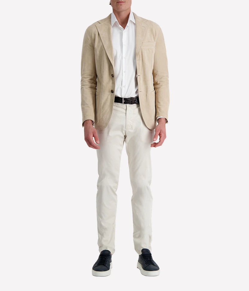 Eleventy sand leather blazer featuring a slim, tailored fit and notch lapels. Crafted from soft leather for a refined look.