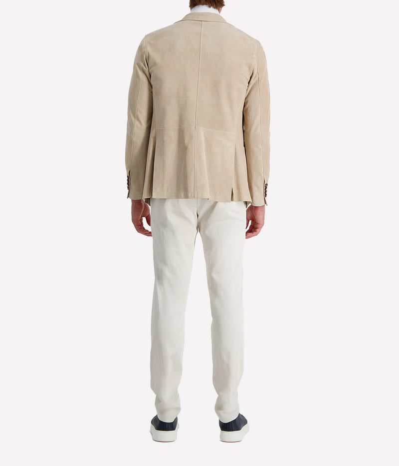 Eleventy sand leather blazer featuring a slim, tailored fit and notch lapels. Crafted from soft leather for a refined look.