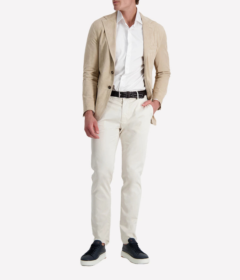 Eleventy sand leather blazer featuring a slim, tailored fit and notch lapels. Crafted from soft leather for a refined look.