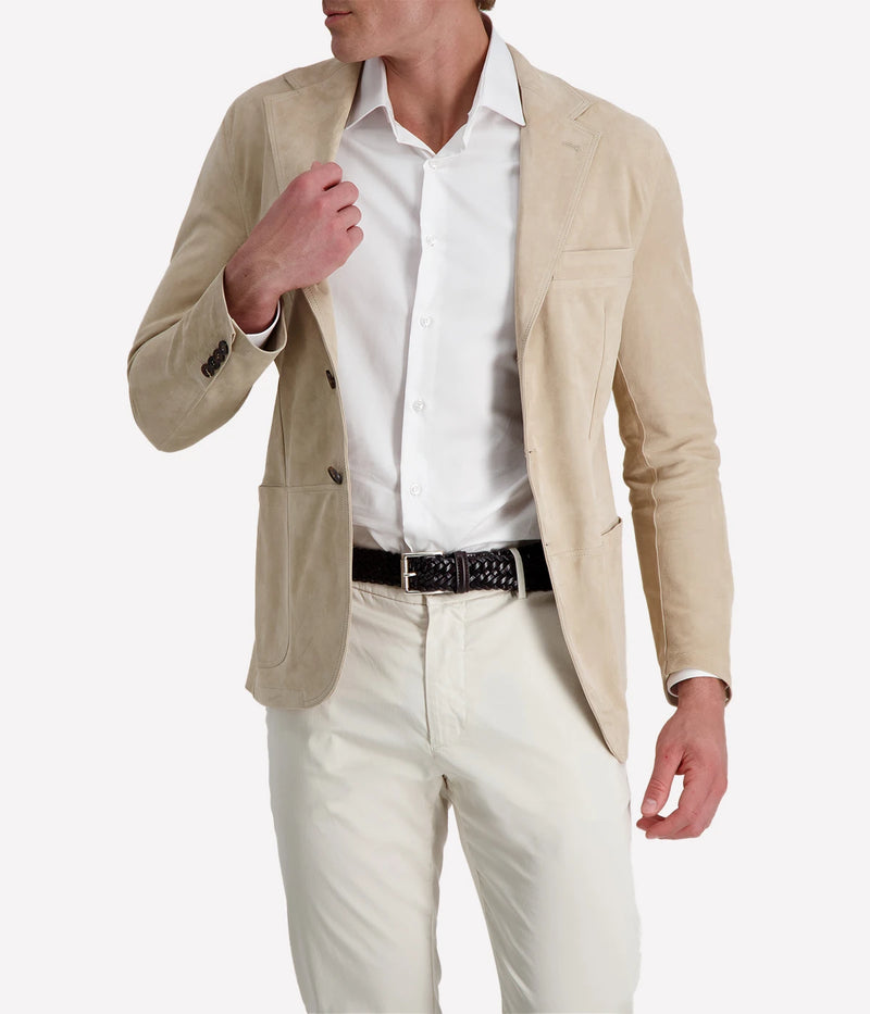 Eleventy sand leather blazer featuring a slim, tailored fit and notch lapels. Crafted from soft leather for a refined look.