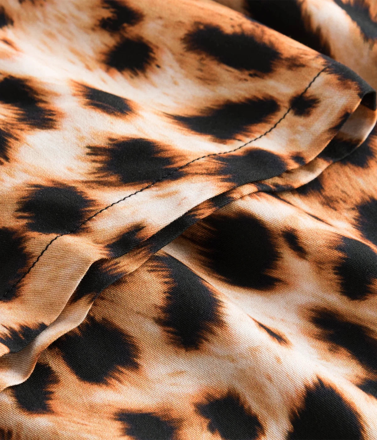 Leopard print short-sleeved shirt with button-front closure, designed for a relaxed fit. Made from breathable fabric, perfect for warm-weather outings like rooftop parties or beach holidays. Made in Portugal.