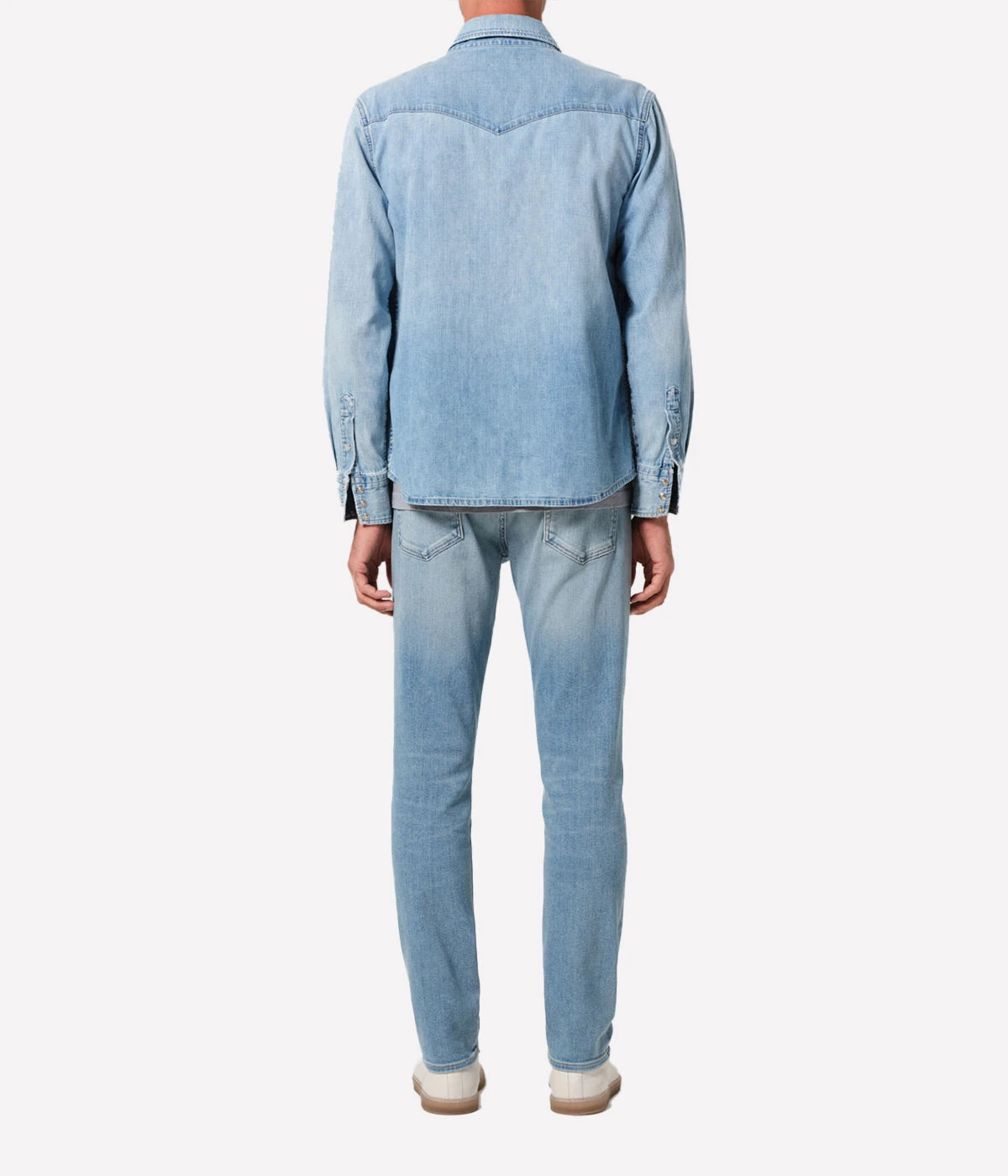 London Jean in Pavilion by Citizens of Humanity, featuring a slim fit through the hip and thigh with a tapered leg. Crafted from a stretch-enhanced fabric blend in a versatile mid-blue wash, these jeans offer a sleek, modern silhouette perfect for both casual and elevated looks.