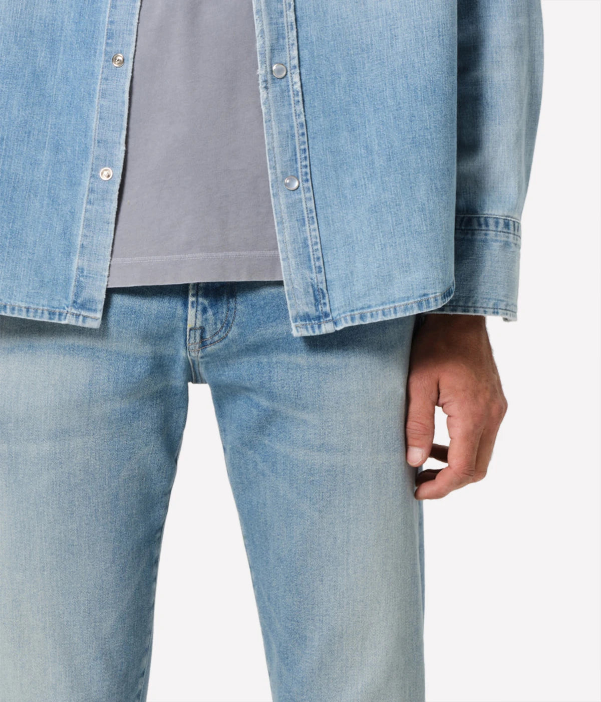 London Jean in Pavilion by Citizens of Humanity, featuring a slim fit through the hip and thigh with a tapered leg. Crafted from a stretch-enhanced fabric blend in a versatile mid-blue wash, these jeans offer a sleek, modern silhouette perfect for both casual and elevated looks.