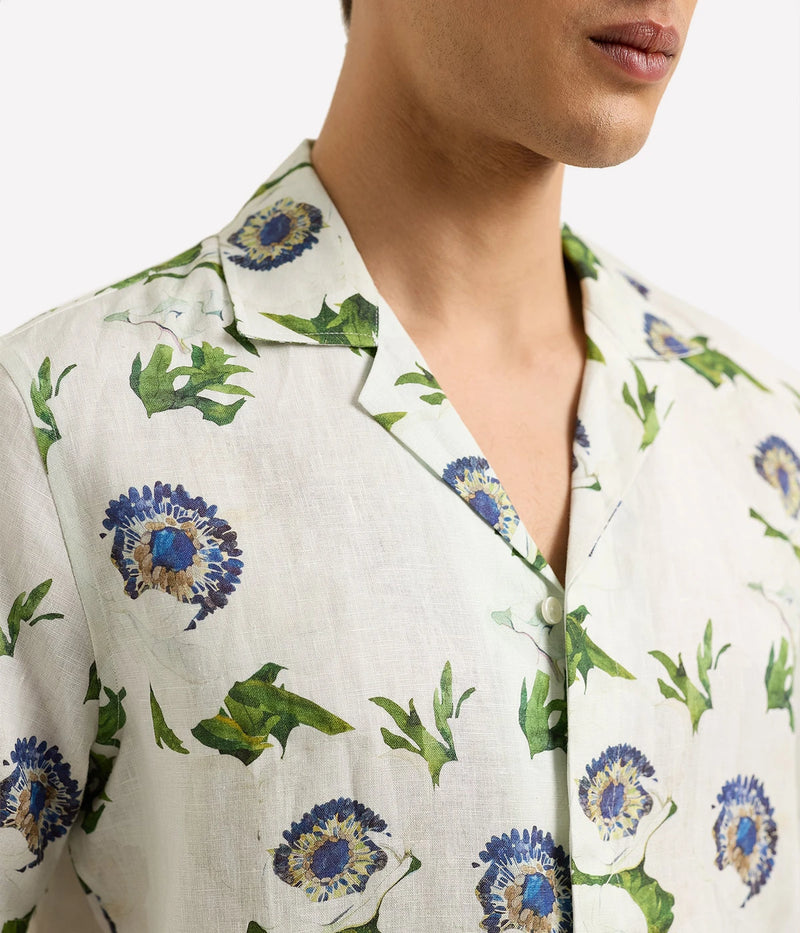 Men’s relaxed short-sleeve linen shirt in bold floral Coronaria print with Capri collar and concealed placket – lightweight summer resortwear