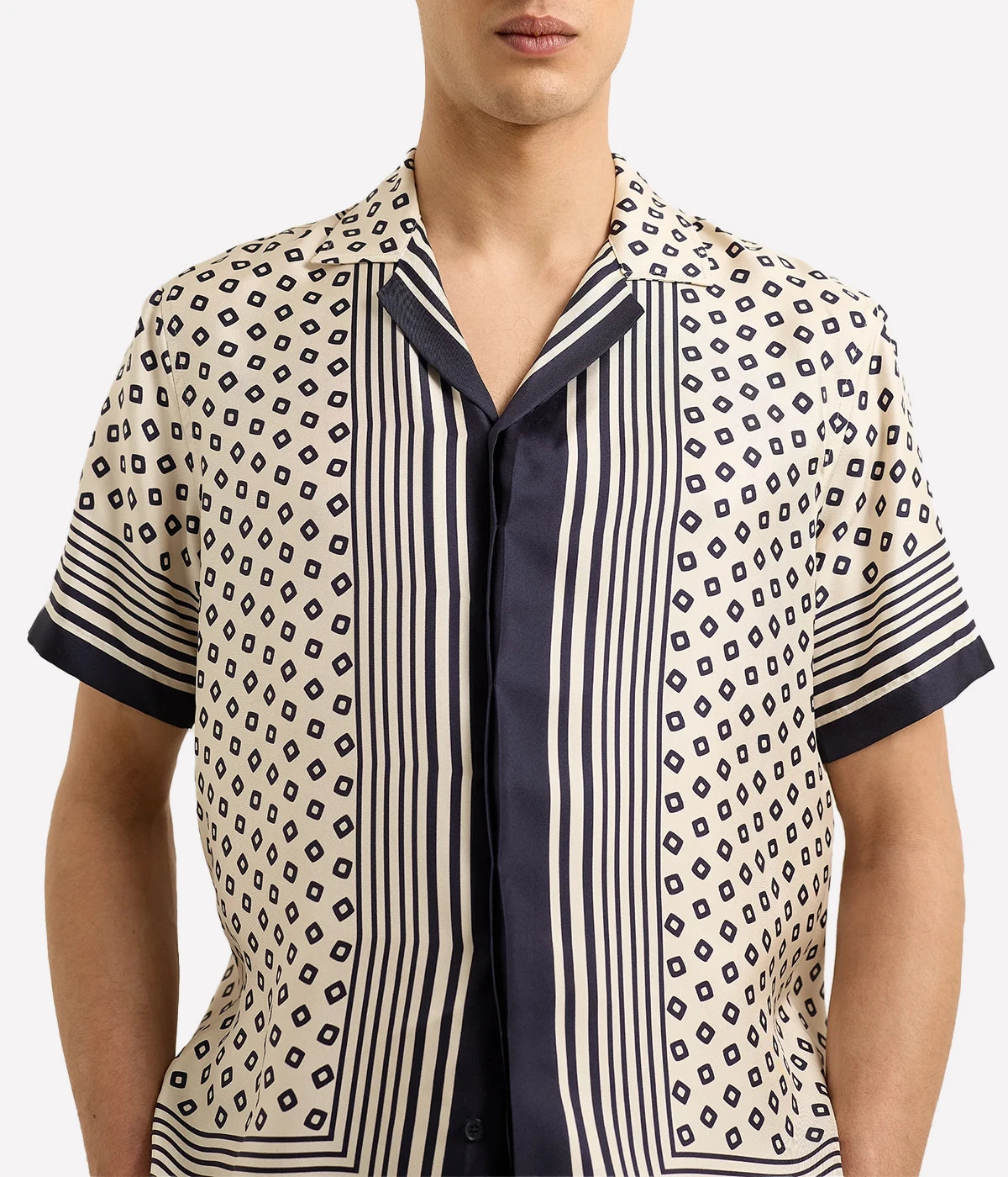 Men’s relaxed short-sleeve silk shirt in exclusive Lumina print with Capri collar and concealed placket – lightweight luxury summer shirt