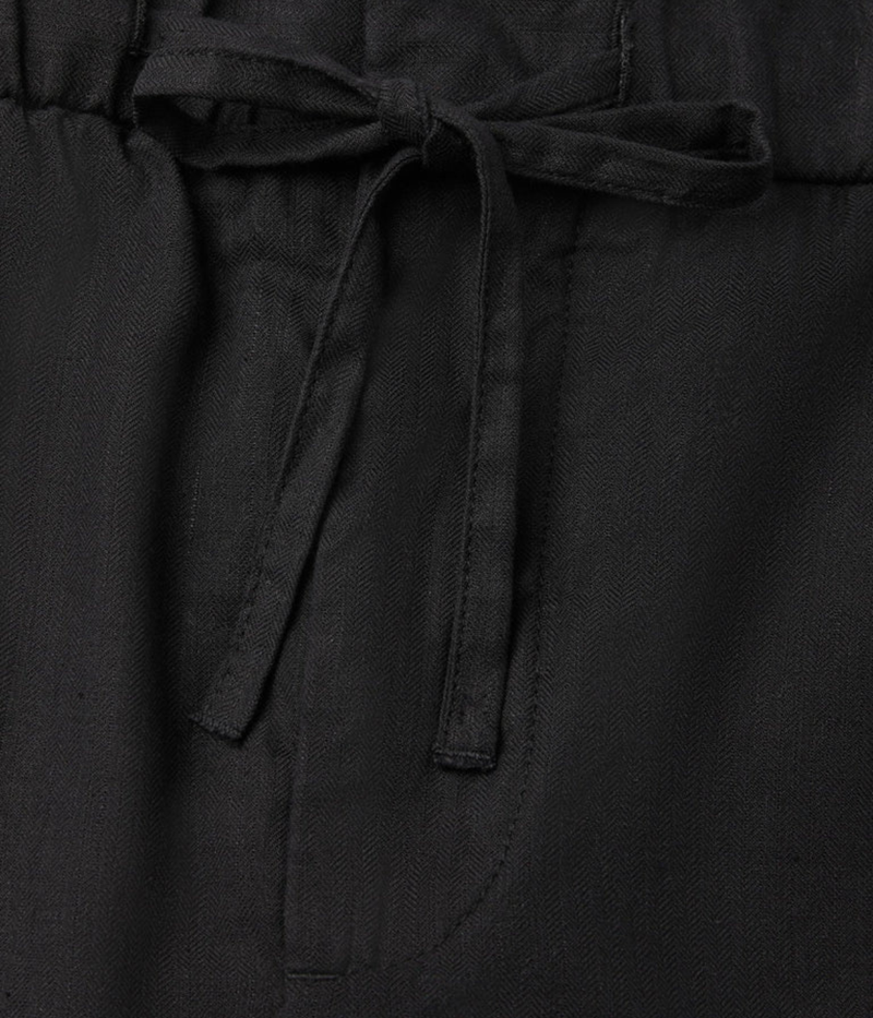 Frescobol Carioca Felipe Linen Short in Black close-up of the drawstring waistband