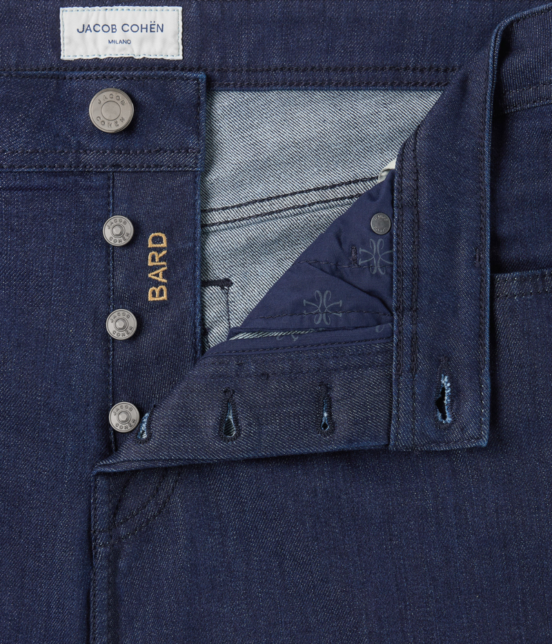 Jacob Cohën 5 PKT Slim Fit Bard Pant in Dark Blue – close-up of button front fastening with embossed palladium-finish hardware detailing.