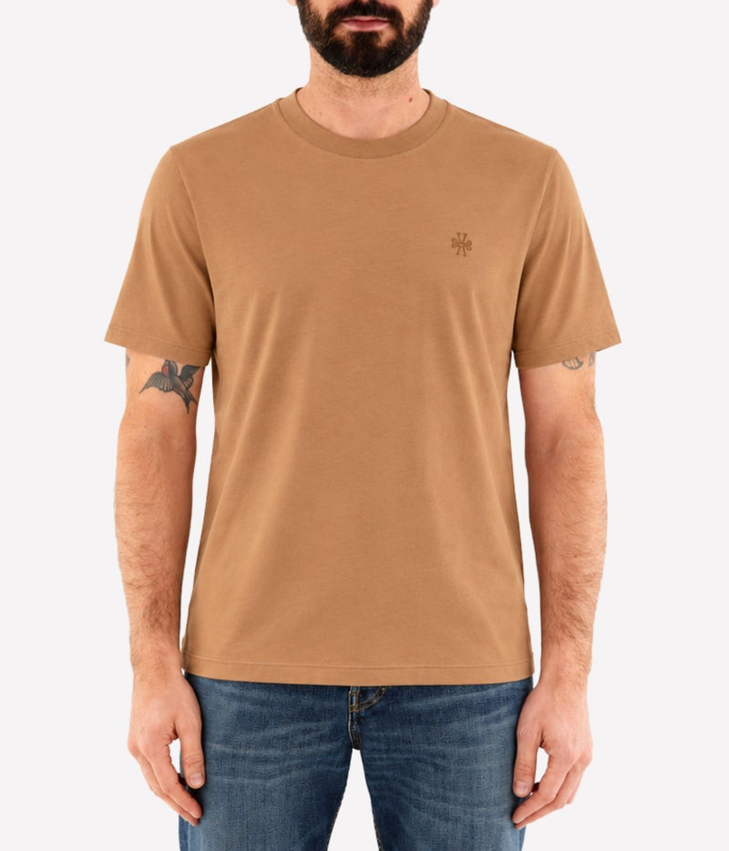 Man wearing Jacob Cohën Girocollo Costina T-Shirt in Iced Coffee Brown with blue jeans, front view