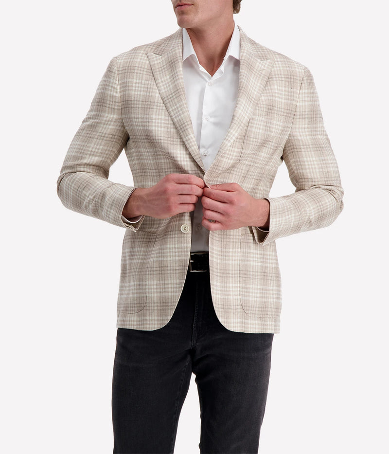 Eleventy slim fit chequered blazer crafted from Ermenegildo Zegna linen-wool-silk blend with three-roll-two design and ticket pocket.