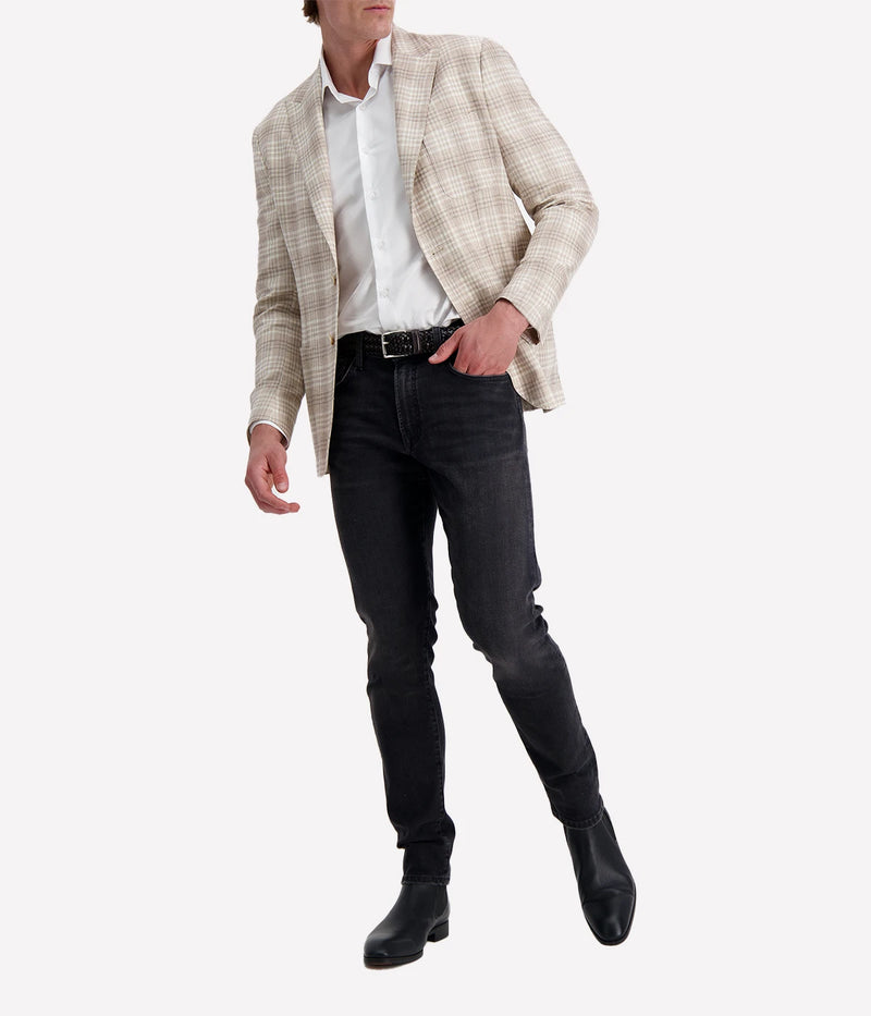 Eleventy slim fit chequered blazer crafted from Ermenegildo Zegna linen-wool-silk blend with three-roll-two design and ticket pocket.