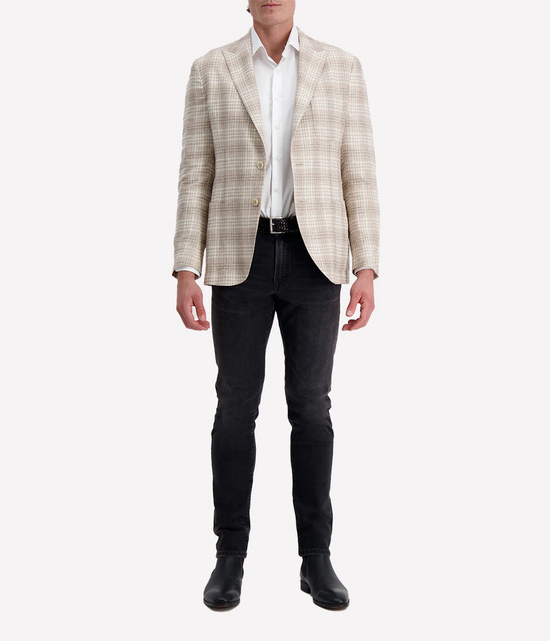 Eleventy slim fit chequered blazer crafted from Ermenegildo Zegna linen-wool-silk blend with three-roll-two design and ticket pocket.