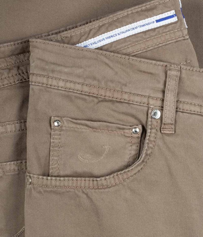 Close-up of Jacob Cohen Nick 5-Pocket Jeans showing the suede logo patch, branded button, and detailed stitching on premium stretch denim.