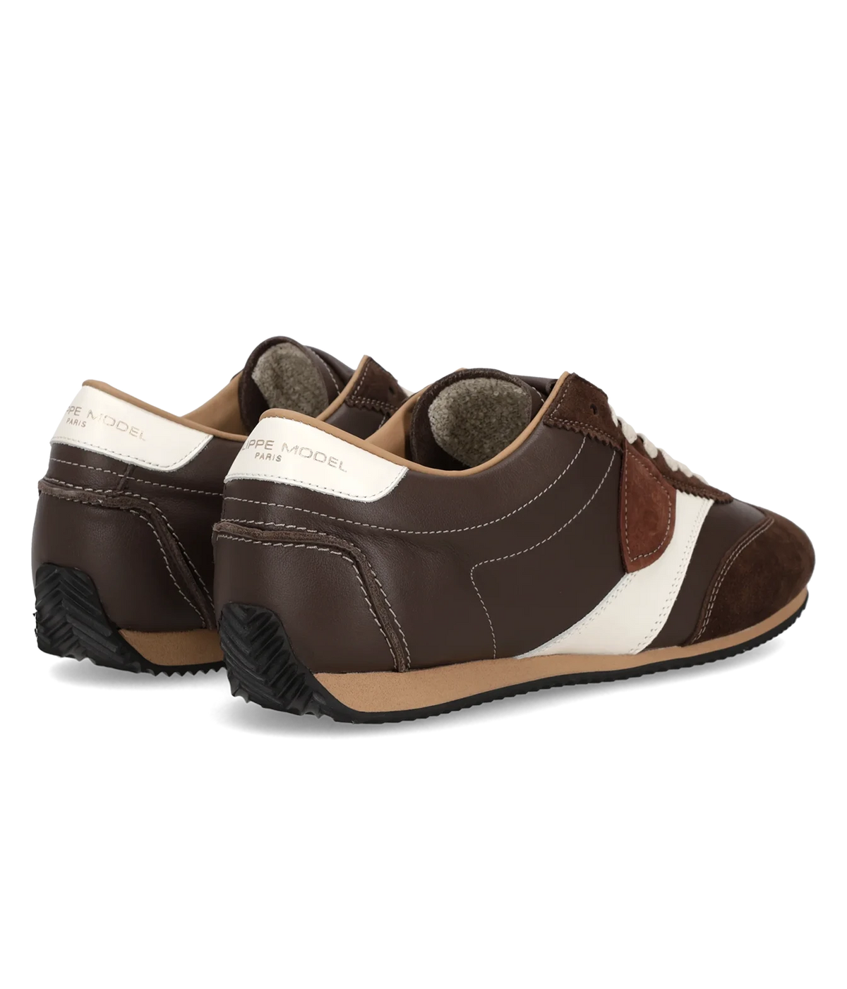 Rear three-quarter view of the Philippe Model Planche Low Man in Veau Daim Marron pair, showing the brown suede heels and slim sole